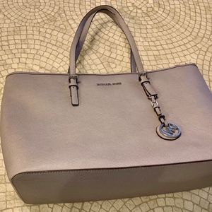 Large MICHAEL KORS leather handbag.